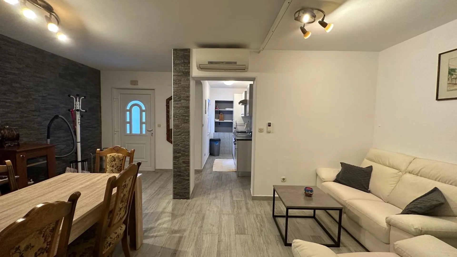 Apartment Petrovski Porec 0*,  Croatia